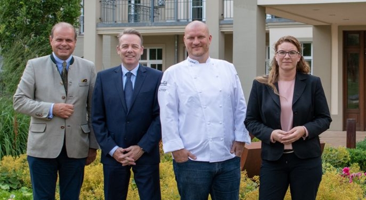 Ritter von Kempski Privathotels Dr. Clemens Ritter von Kempski Eigentümer GM Thorsten Dressler Philipp Liebisch Küchendirektor Angelina Meixner Managerin Freiwerk Foto Ritter von Kempski Privathotels